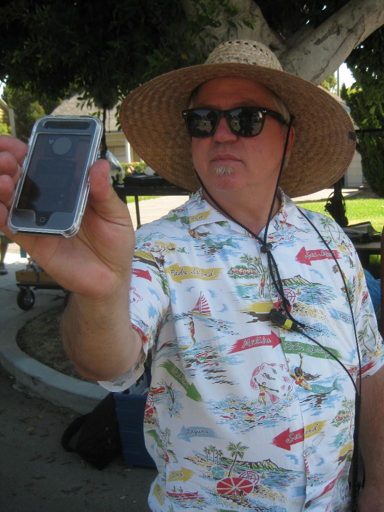 Curtiss beta-tests his iPhone app - iGaf (Photo by David Watson)