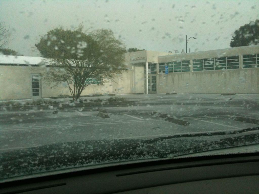 Snow in Burbank! (2-26-11)(Photo by Pascal M. Guillemard)